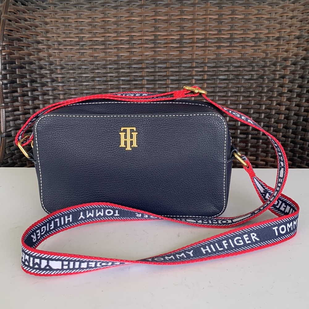 TOMMY HILFIGER Emery II Camera Crossbody Bag